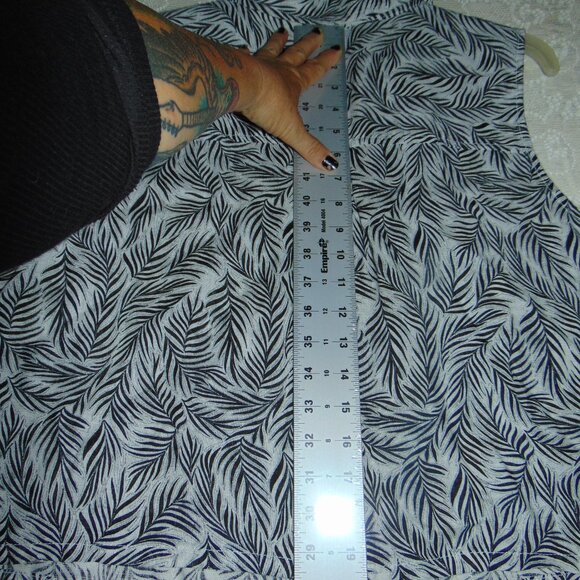 Tahari 100% Linen Blouse Sleeveless Leaf Pattern XL Button Up Women's Beach - Picture 7 of 8